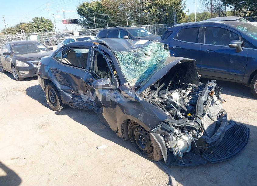 2016 Toyota Corolla LE (VIN 5YFBURHE2GP382484) main photo