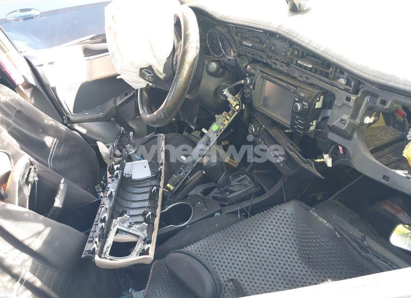 Photo 5 of 2016 Toyota Corolla LE (VIN 5YFBURHE2GP382484)