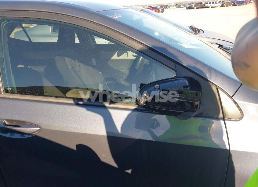 Photo 13 of 2016 Toyota Corolla LE (VIN 5YFBURHE2GP454364)