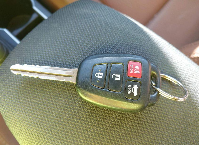 Photo 11 of 2016 Toyota Corolla LE (VIN 5YFBURHE2GP475375)