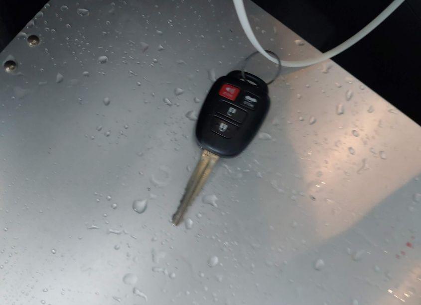 Photo 11 of 2016 Toyota Corolla LE (VIN 5YFBURHE2GP477644)