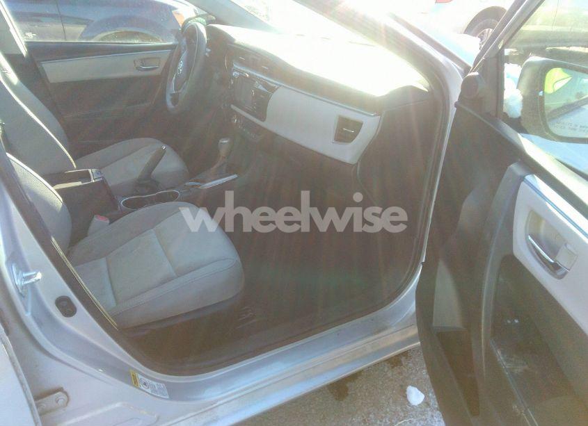 Photo 5 of 2016 Toyota Corolla LE (VIN 5YFBURHE2GP478213)