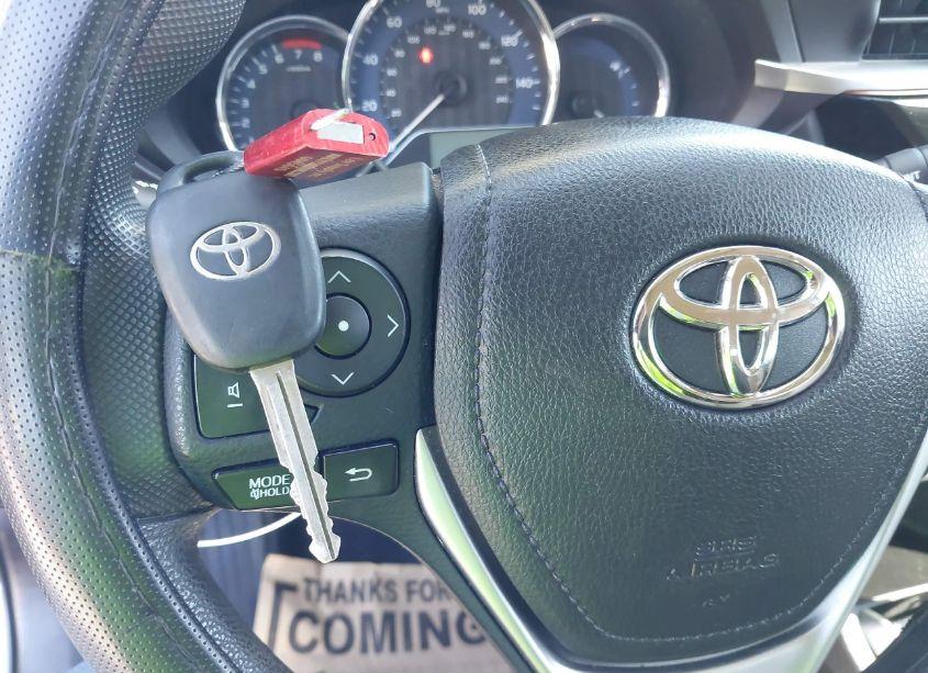 Photo 11 of 2016 Toyota Corolla LE (VIN 5YFBURHE2GP561690)