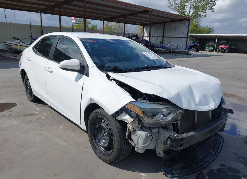 2016 Toyota Corolla LE (VIN 5YFBURHE2GP561866) main photo