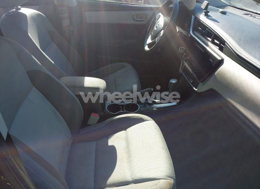 Photo 5 of 2017 Toyota Corolla LE (VIN 5YFBURHE2HP614289)