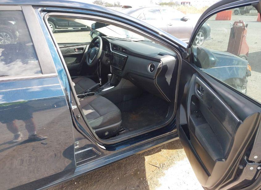 Photo 5 of 2017 Toyota Corolla LE (VIN 5YFBURHE2HP644697)