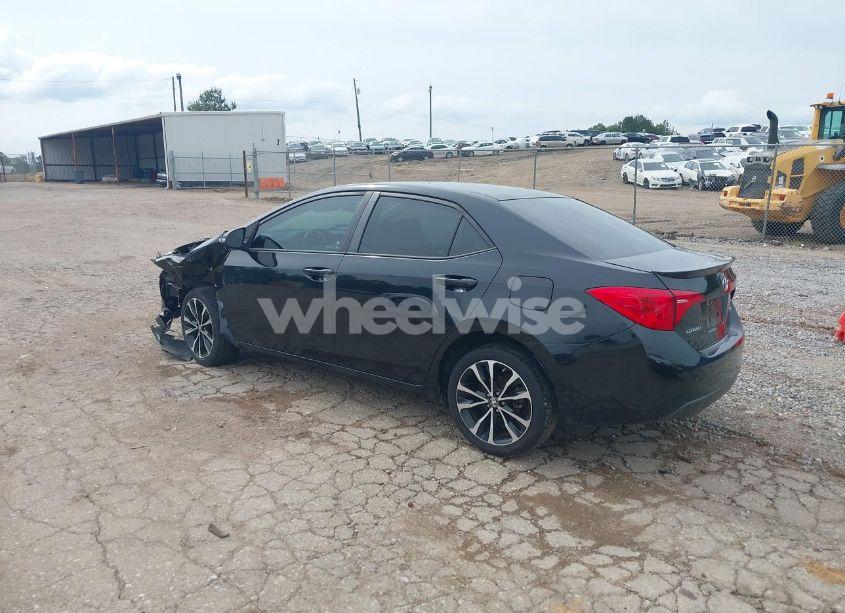 Photo 3 of 2017 Toyota Corolla SE (VIN 5YFBURHE2HP656395)