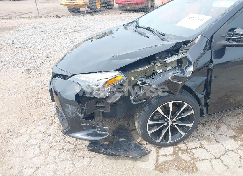 Photo 6 of 2017 Toyota Corolla SE (VIN 5YFBURHE2HP656395)