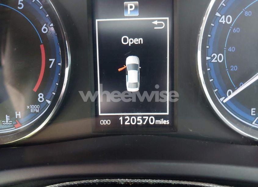 Photo 7 of 2017 Toyota Corolla SE (VIN 5YFBURHE2HP656395)