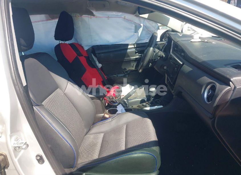 Photo 5 of 2017 Toyota Corolla SE (VIN 5YFBURHE2HP656431)