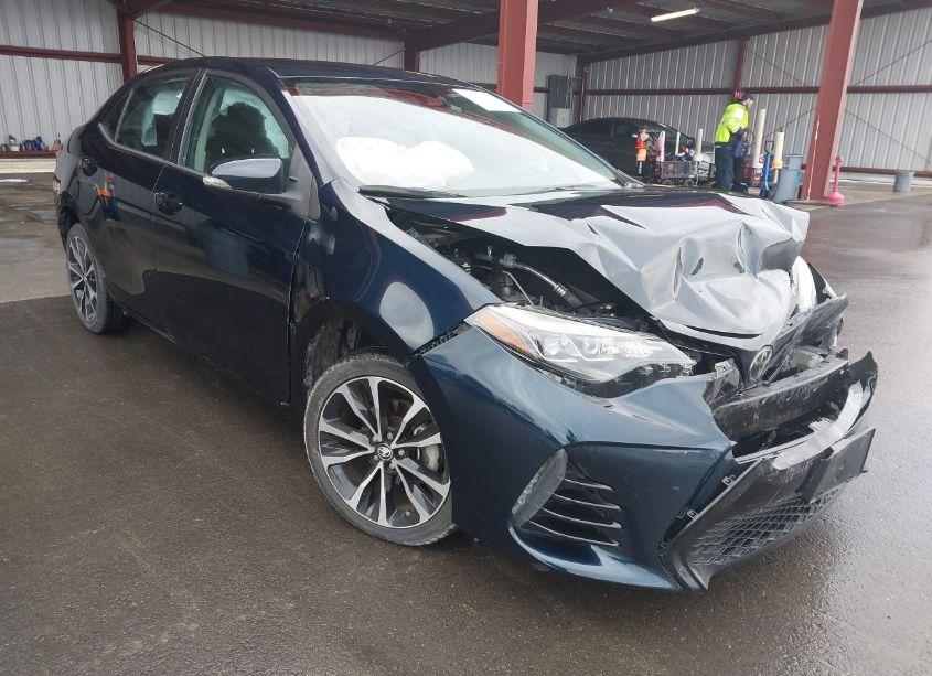 2017 Toyota Corolla SE (VIN 5YFBURHE2HP668207) main photo