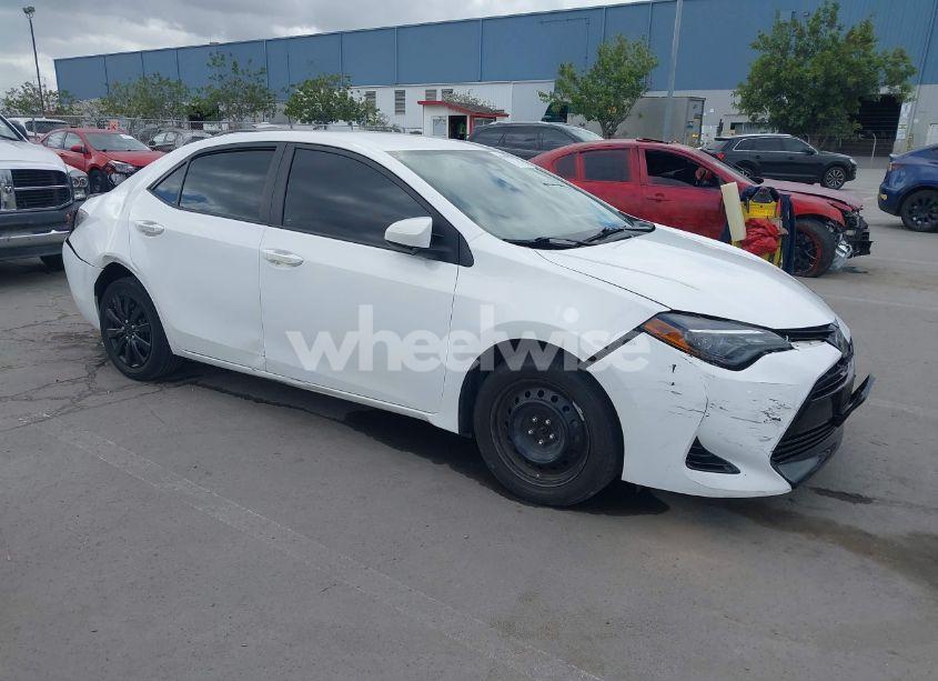 2017 Toyota Corolla LE (VIN 5YFBURHE2HP678669) main photo