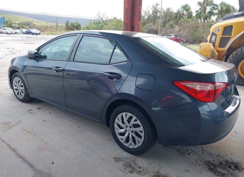 Photo 3 of 2017 Toyota Corolla LE (VIN 5YFBURHE2HP690143)