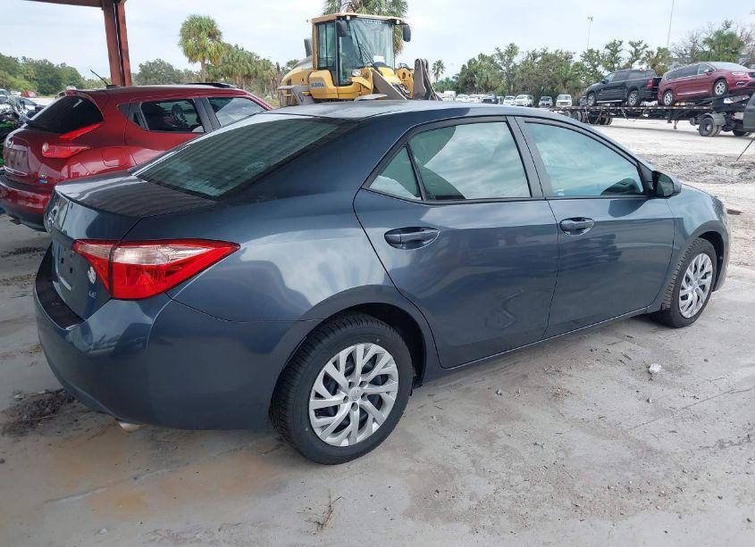 Photo 4 of 2017 Toyota Corolla LE (VIN 5YFBURHE2HP690143)
