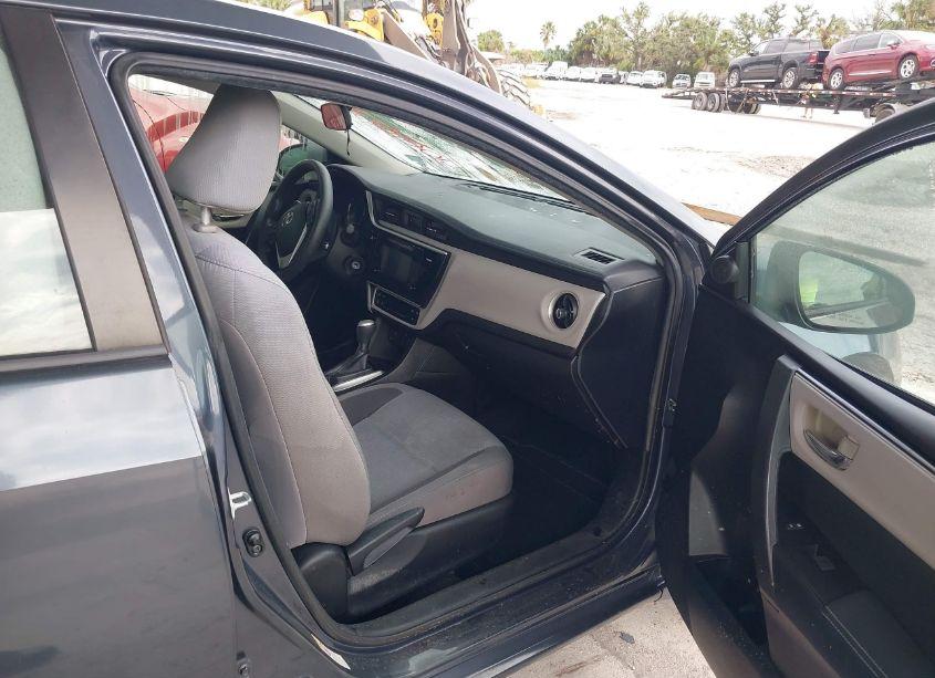 Photo 5 of 2017 Toyota Corolla LE (VIN 5YFBURHE2HP690143)