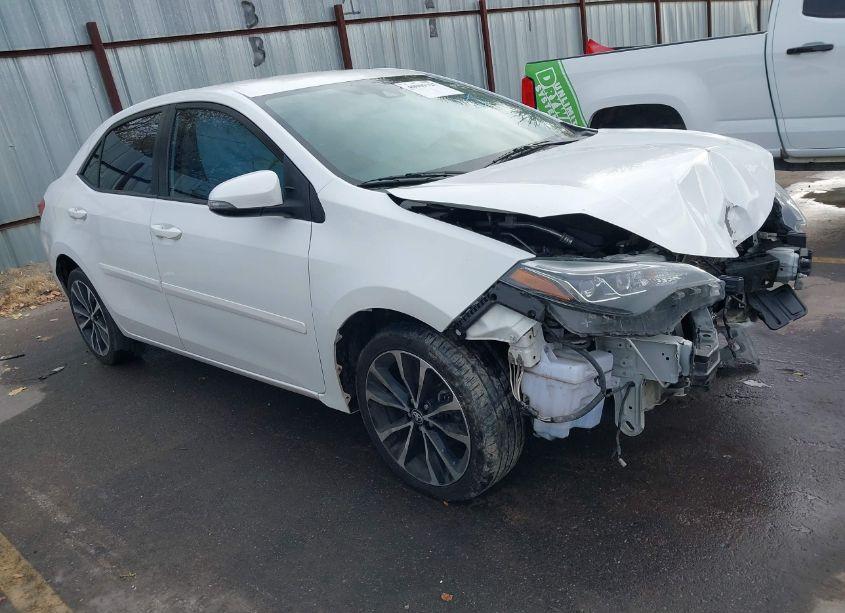 2017 Toyota Corolla SE (VIN 5YFBURHE2HP717843) main photo