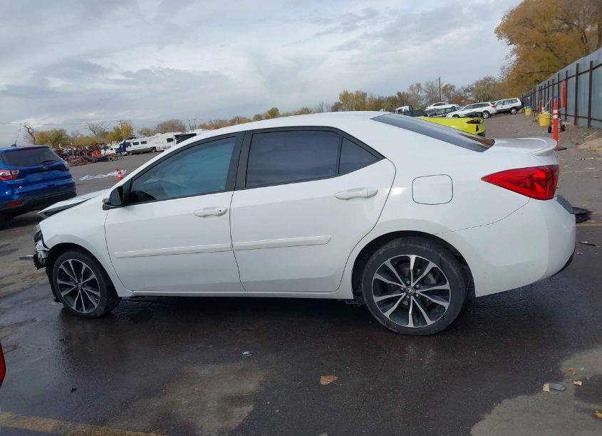 Photo 15 of 2017 Toyota Corolla SE (VIN 5YFBURHE2HP717843)