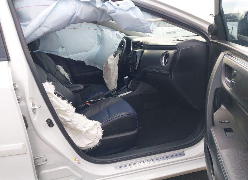 Photo 5 of 2017 Toyota Corolla SE (VIN 5YFBURHE2HP717843)