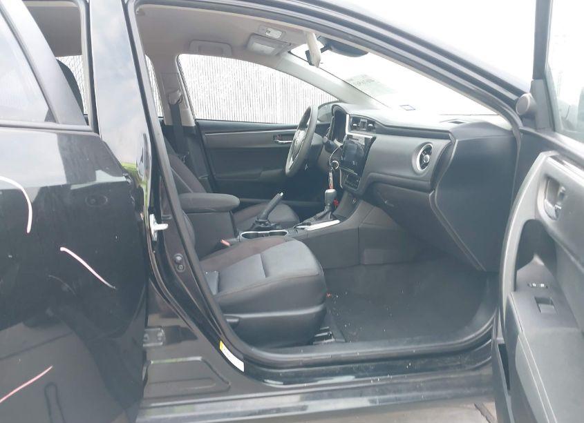 Photo 5 of 2017 Toyota Corolla LE (VIN 5YFBURHE2HP725196)