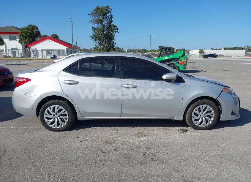 Photo 13 of 2017 Toyota Corolla LE (VIN 5YFBURHE2HP727577)