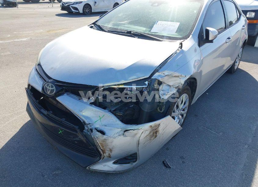 Photo 6 of 2017 Toyota Corolla LE (VIN 5YFBURHE2HP727577)