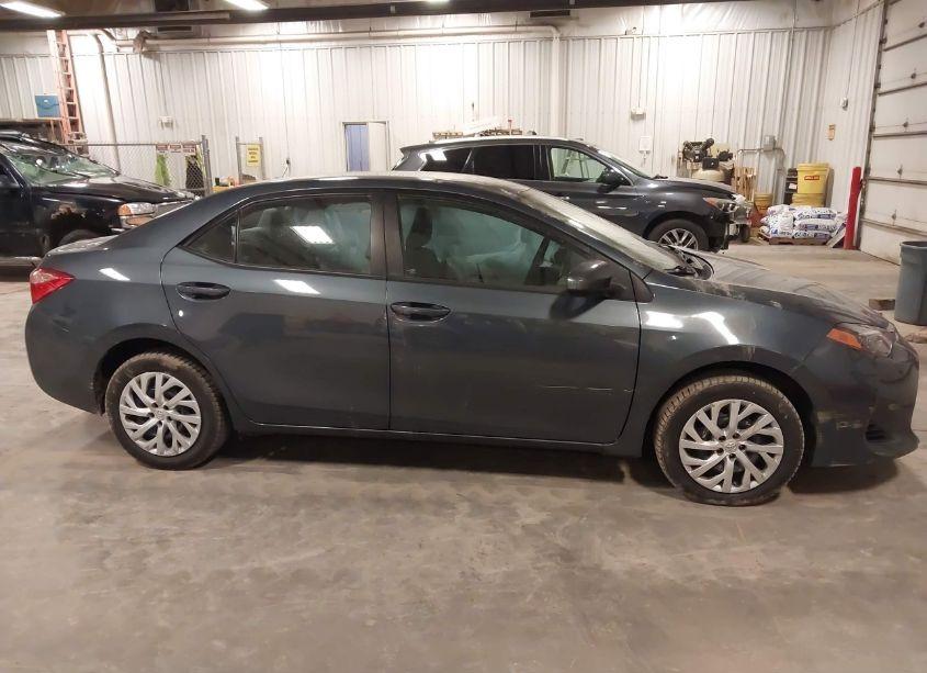 Photo 13 of 2017 Toyota Corolla LE (VIN 5YFBURHE2HP730043)