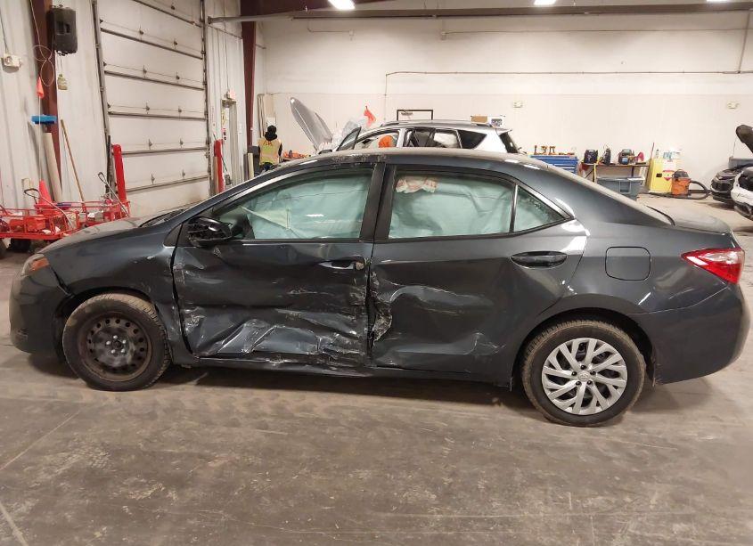 Photo 14 of 2017 Toyota Corolla LE (VIN 5YFBURHE2HP730043)