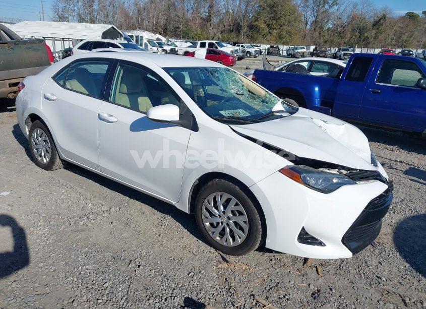 2017 Toyota Corolla LE (VIN 5YFBURHE2HP734108) main photo