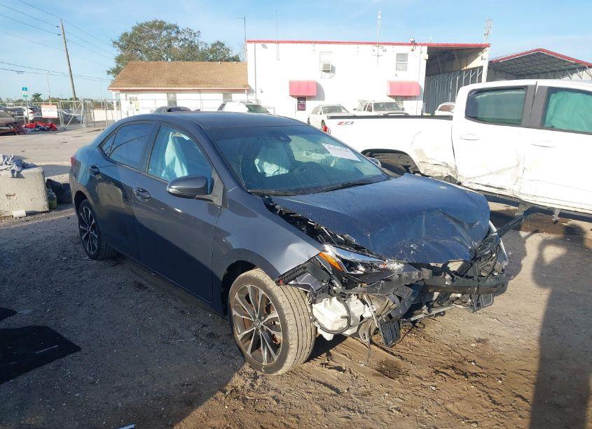 2018 Toyota Corolla SE (VIN 5YFBURHE2JP745602) main photo