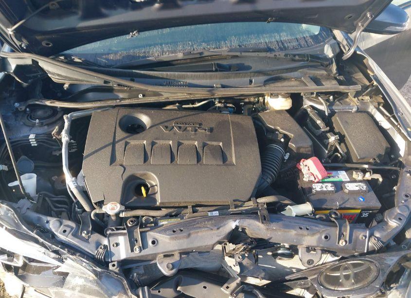 Photo 10 of 2018 Toyota Corolla SE (VIN 5YFBURHE2JP745602)