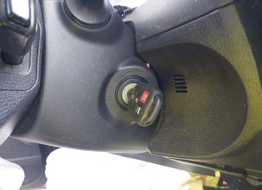 Photo 11 of 2018 Toyota Corolla SE (VIN 5YFBURHE2JP745602)