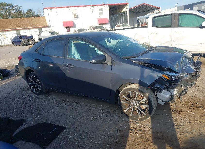 Photo 13 of 2018 Toyota Corolla SE (VIN 5YFBURHE2JP745602)