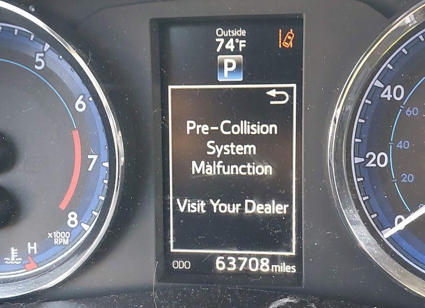 Photo 15 of 2018 Toyota Corolla SE (VIN 5YFBURHE2JP745602)