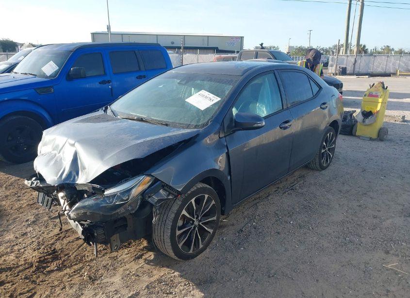 Photo 2 of 2018 Toyota Corolla SE (VIN 5YFBURHE2JP745602)