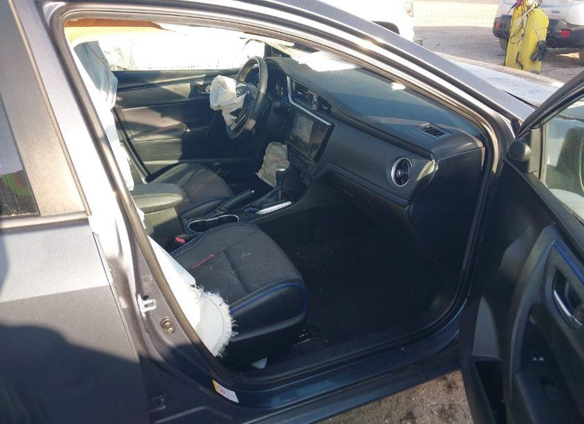 Photo 5 of 2018 Toyota Corolla SE (VIN 5YFBURHE2JP745602)