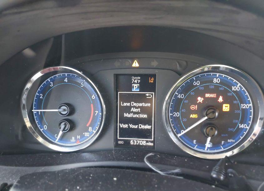 Photo 7 of 2018 Toyota Corolla SE (VIN 5YFBURHE2JP745602)