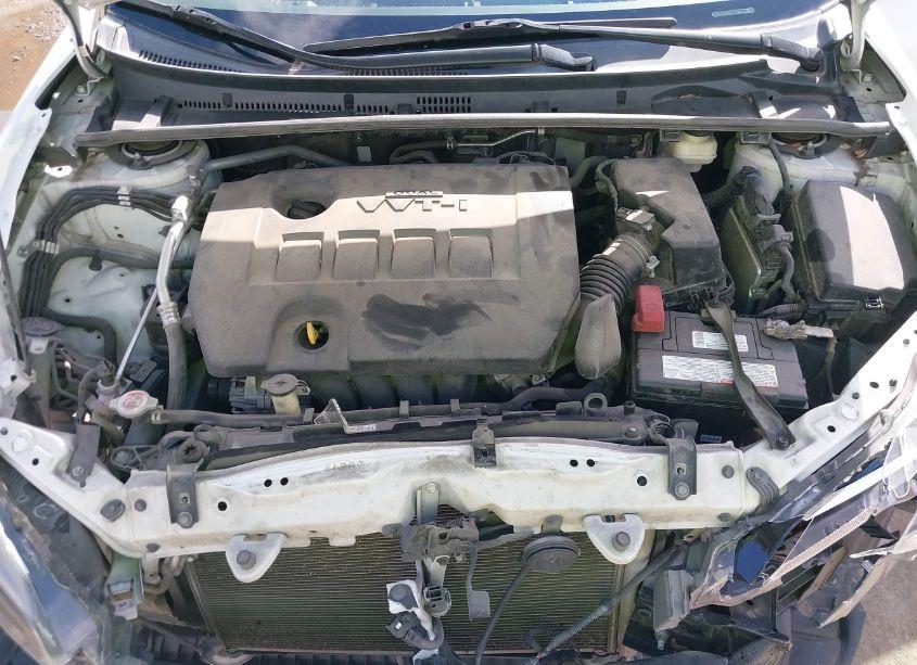 Photo 10 of 2018 Toyota Corolla LE (VIN 5YFBURHE2JP767079)