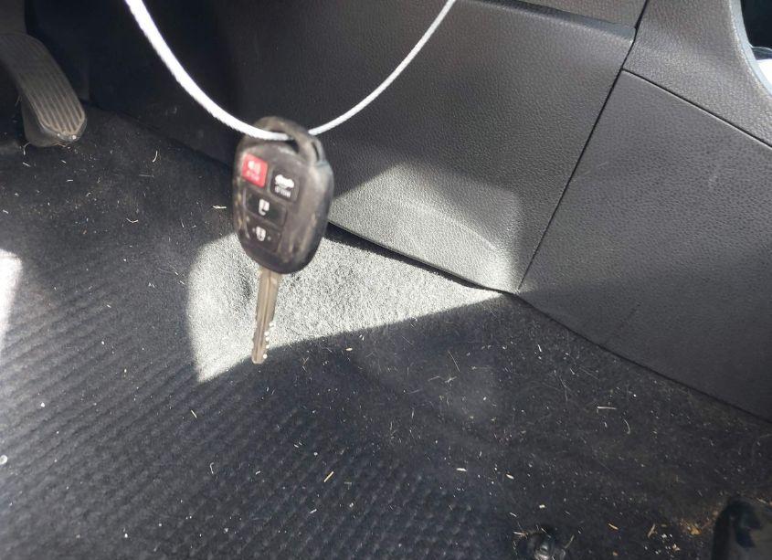 Photo 11 of 2018 Toyota Corolla LE (VIN 5YFBURHE2JP767079)