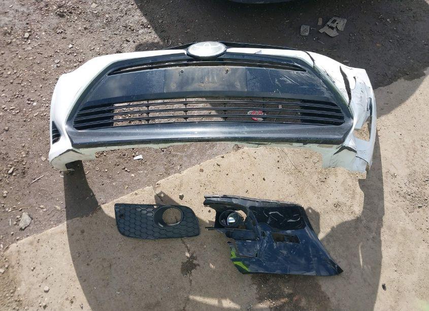 Photo 12 of 2018 Toyota Corolla LE (VIN 5YFBURHE2JP767079)