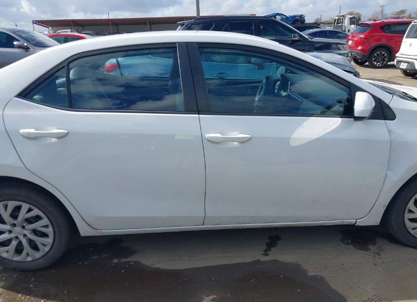 Photo 14 of 2018 Toyota Corolla LE (VIN 5YFBURHE2JP767079)