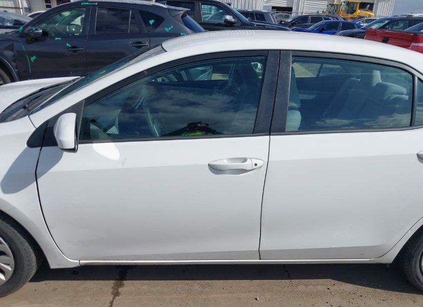 Photo 15 of 2018 Toyota Corolla LE (VIN 5YFBURHE2JP767079)