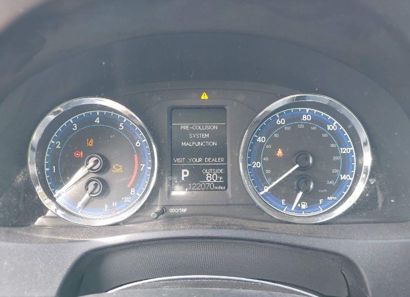 Photo 16 of 2018 Toyota Corolla LE (VIN 5YFBURHE2JP767079)