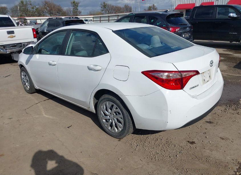 Photo 3 of 2018 Toyota Corolla LE (VIN 5YFBURHE2JP767079)