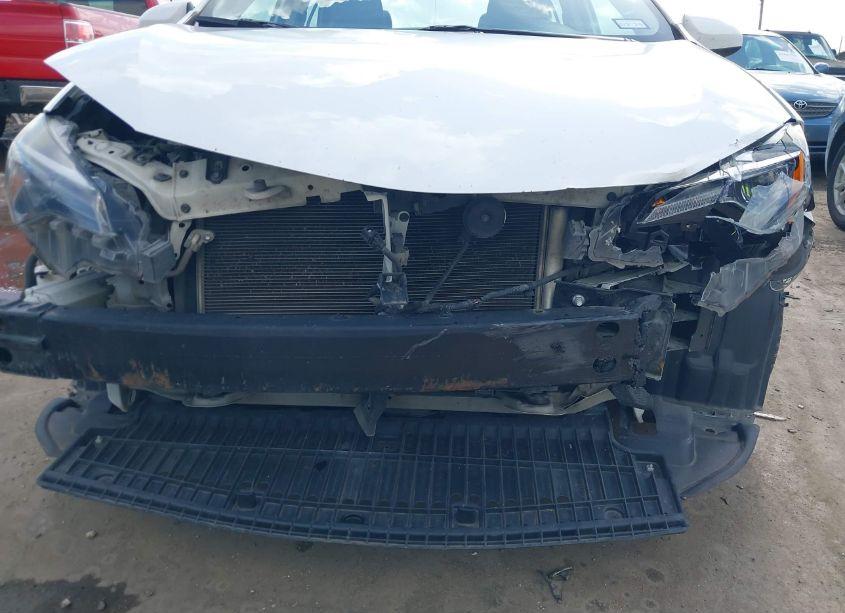 Photo 6 of 2018 Toyota Corolla LE (VIN 5YFBURHE2JP767079)