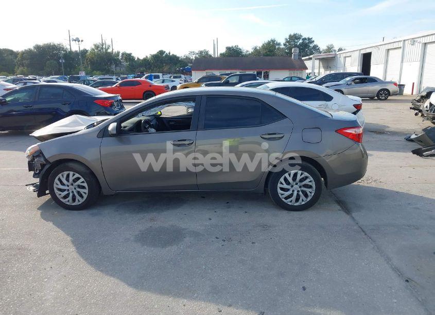 Photo 15 of 2018 Toyota Corolla LE (VIN 5YFBURHE2JP775652)