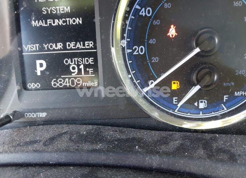 Photo 16 of 2018 Toyota Corolla LE (VIN 5YFBURHE2JP775652)