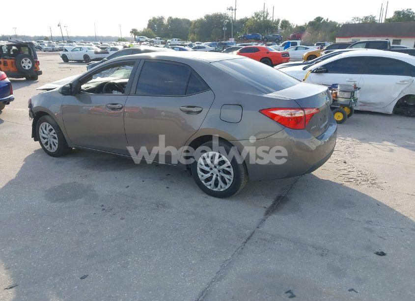 Photo 3 of 2018 Toyota Corolla LE (VIN 5YFBURHE2JP775652)