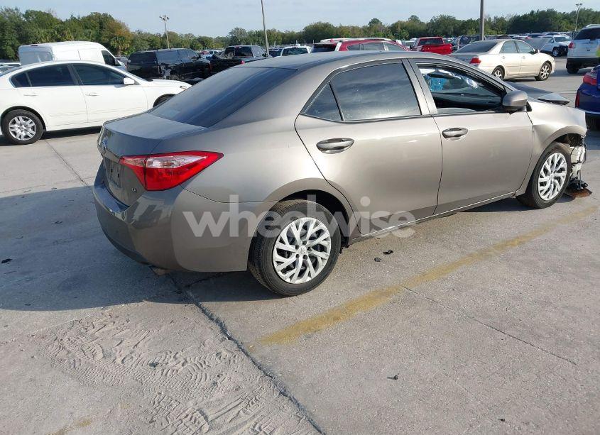 Photo 4 of 2018 Toyota Corolla LE (VIN 5YFBURHE2JP775652)