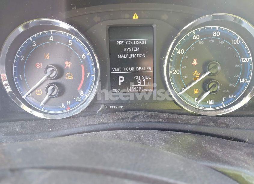 Photo 7 of 2018 Toyota Corolla LE (VIN 5YFBURHE2JP775652)