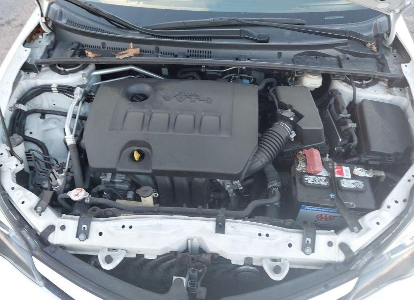 Photo 10 of 2018 Toyota Corolla SE (VIN 5YFBURHE2JP781385)